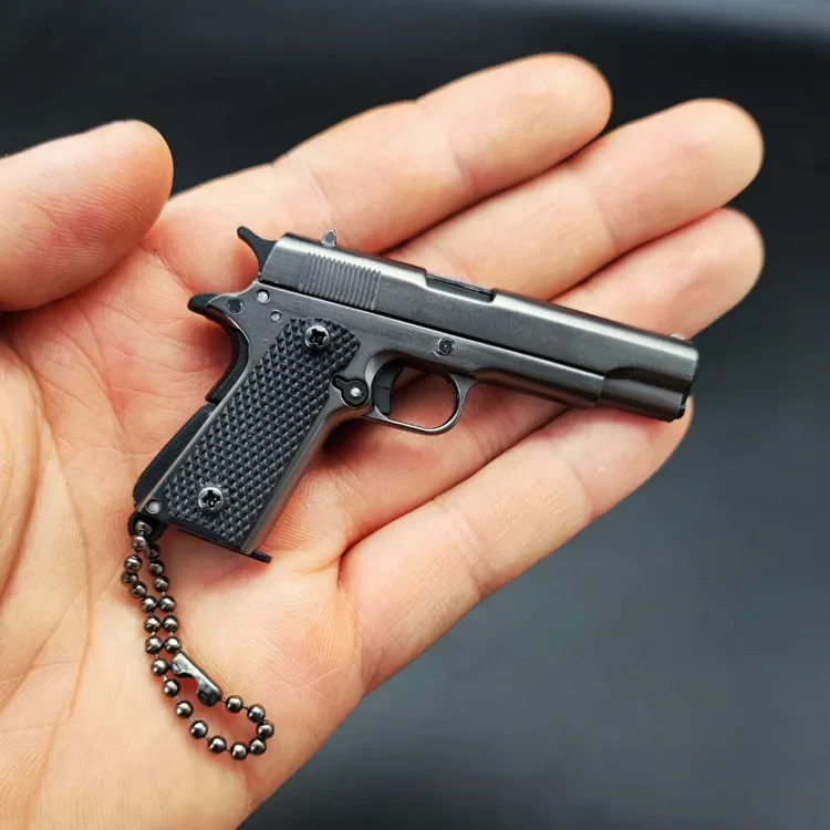 Миниатюрная модель пистолета 1:3 M1911