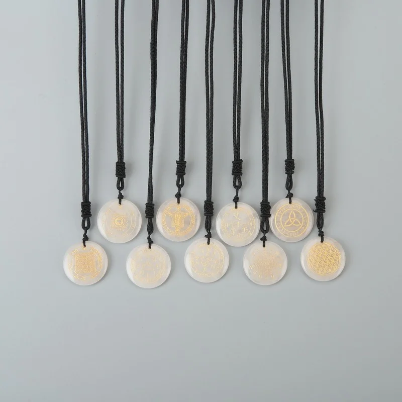 

Женская подвеска с натуральным драгоценным камнем