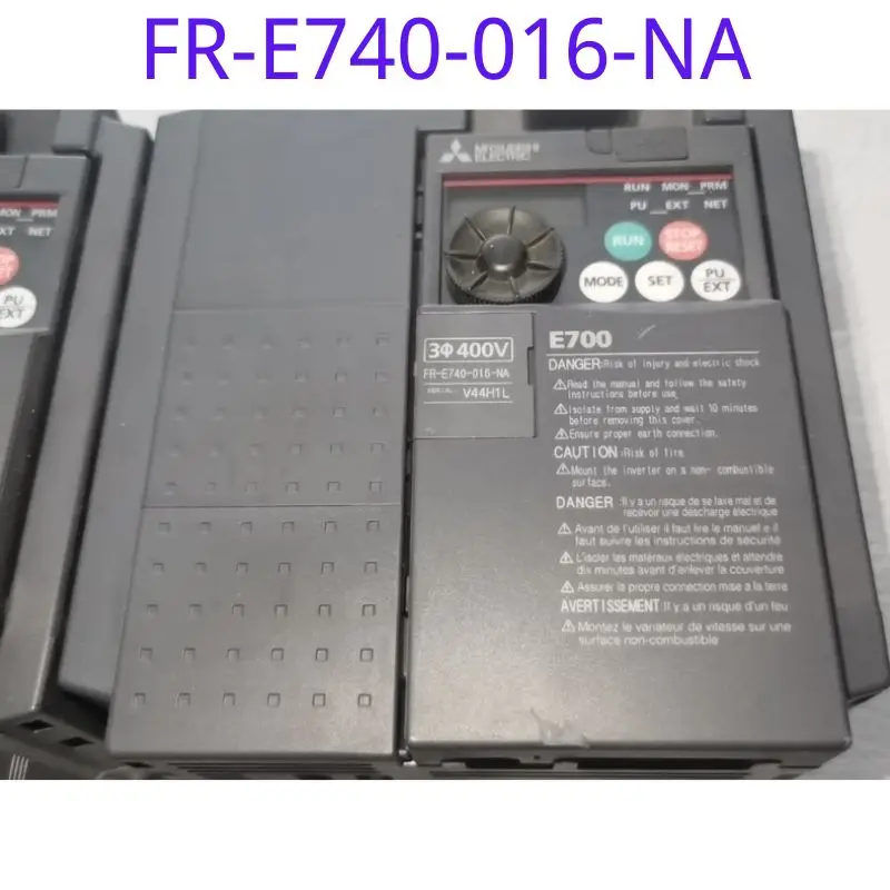 

Used frequency converter FR-E740-016-NA 0.4KW functional test intact