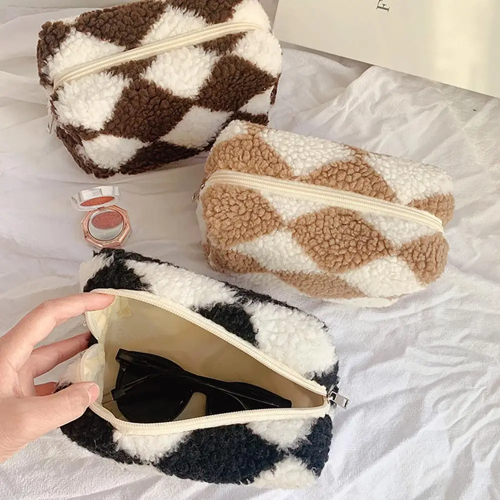 

Makeup Bag Soft Plush Large Capacity Zipper Lady Travel Checkerboard Cosmetic Pouch for Travel