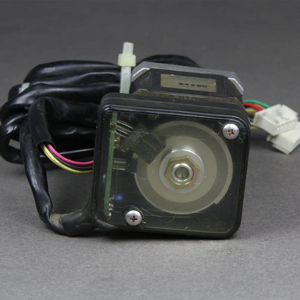 Подержанный оригинальный импульсный двигатель TAJIMA LH6402010000 для вышивальной машины TAJIMA Модель TMLHII шаговый двигатель