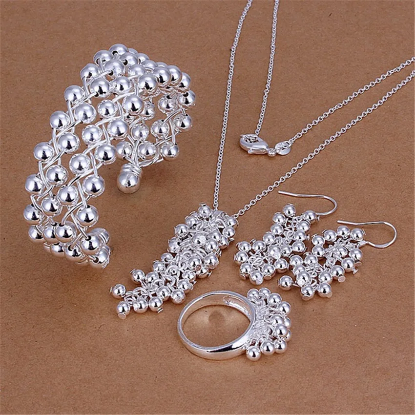 

Комплект из колье, серёг и кольца, из серебра 925 пробы