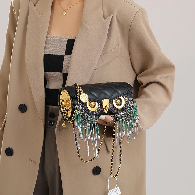 Мягкая и удобная тканевая качественная сумка через плечо с замком для открытия