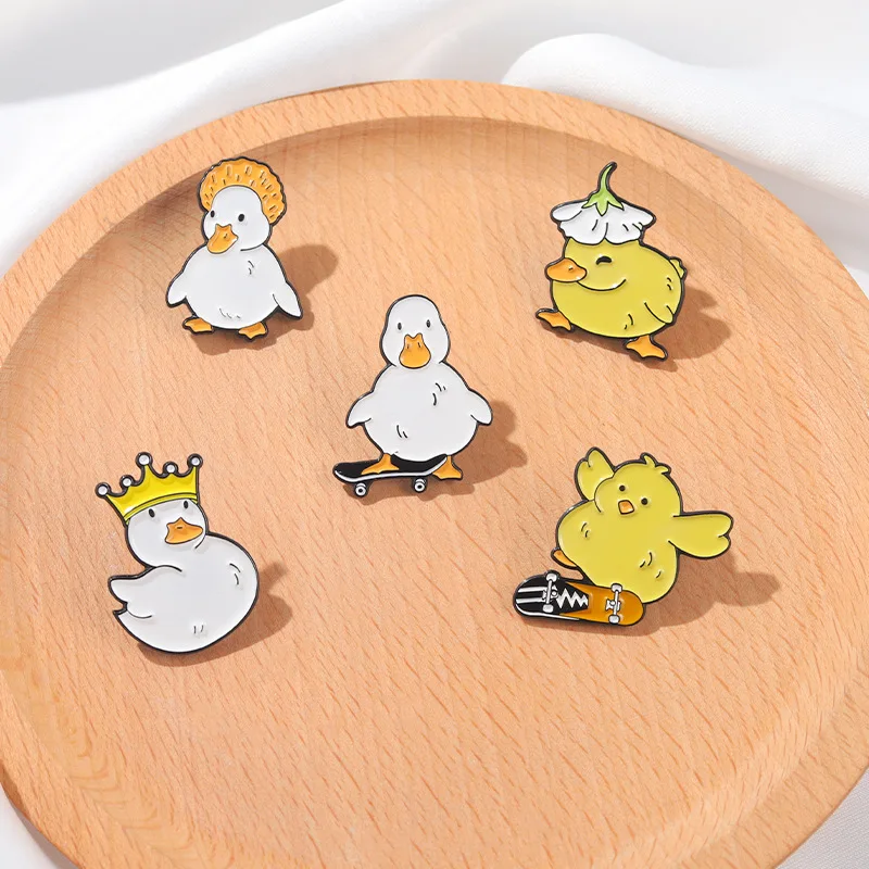 Cute Yellow Duckling Enamel Brooch Duck Mother Untitled Goose Skateboard Crown Fun Metal Badge Costume Lapel Pin Jewelry