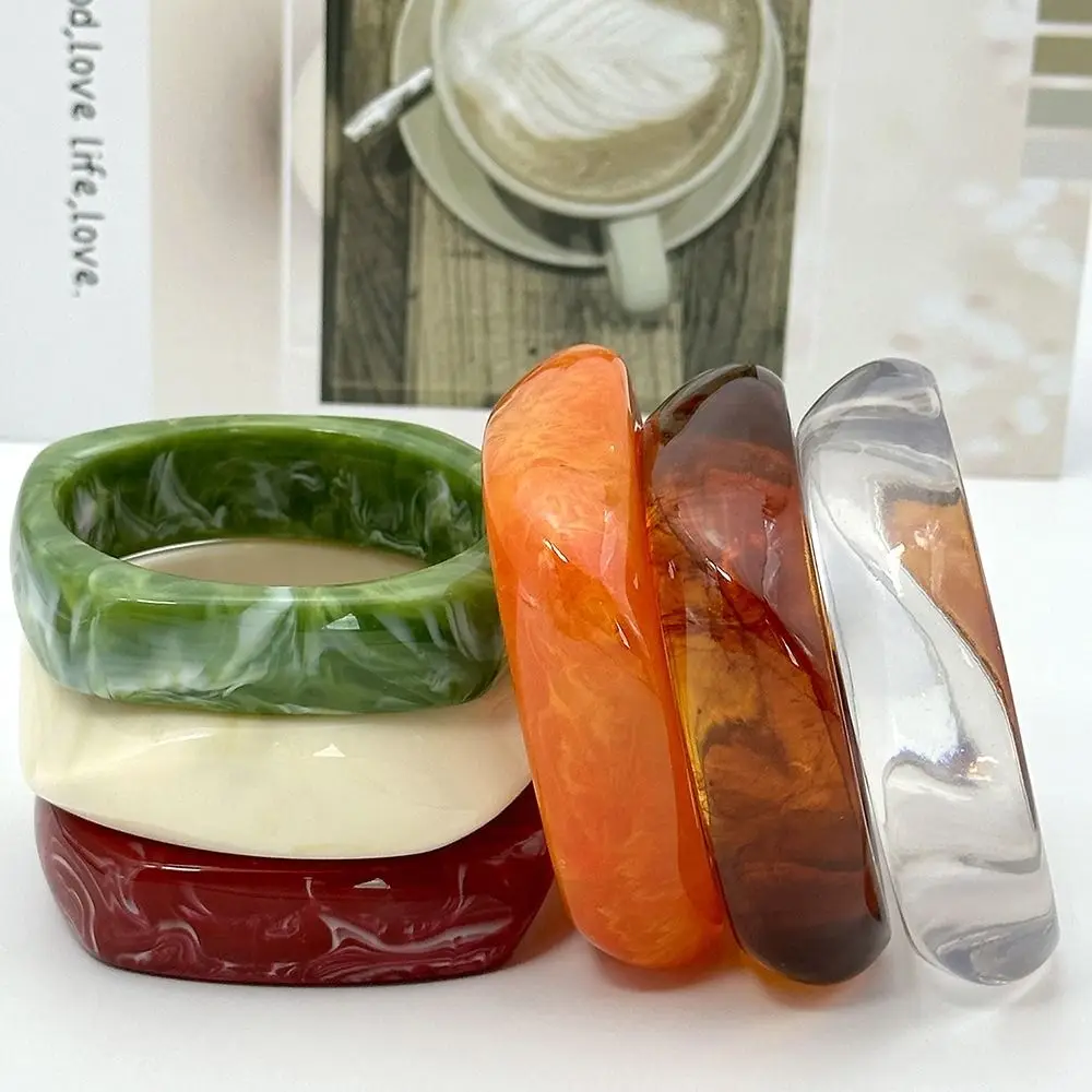 Дизайн меньшинств блестящий акриловый браслет волнистый преувеличенный