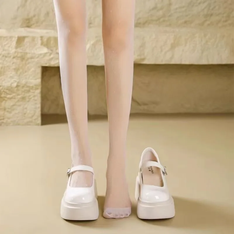 Корейская обувь с круглым носком и неглубоким увеличивающая рост женская