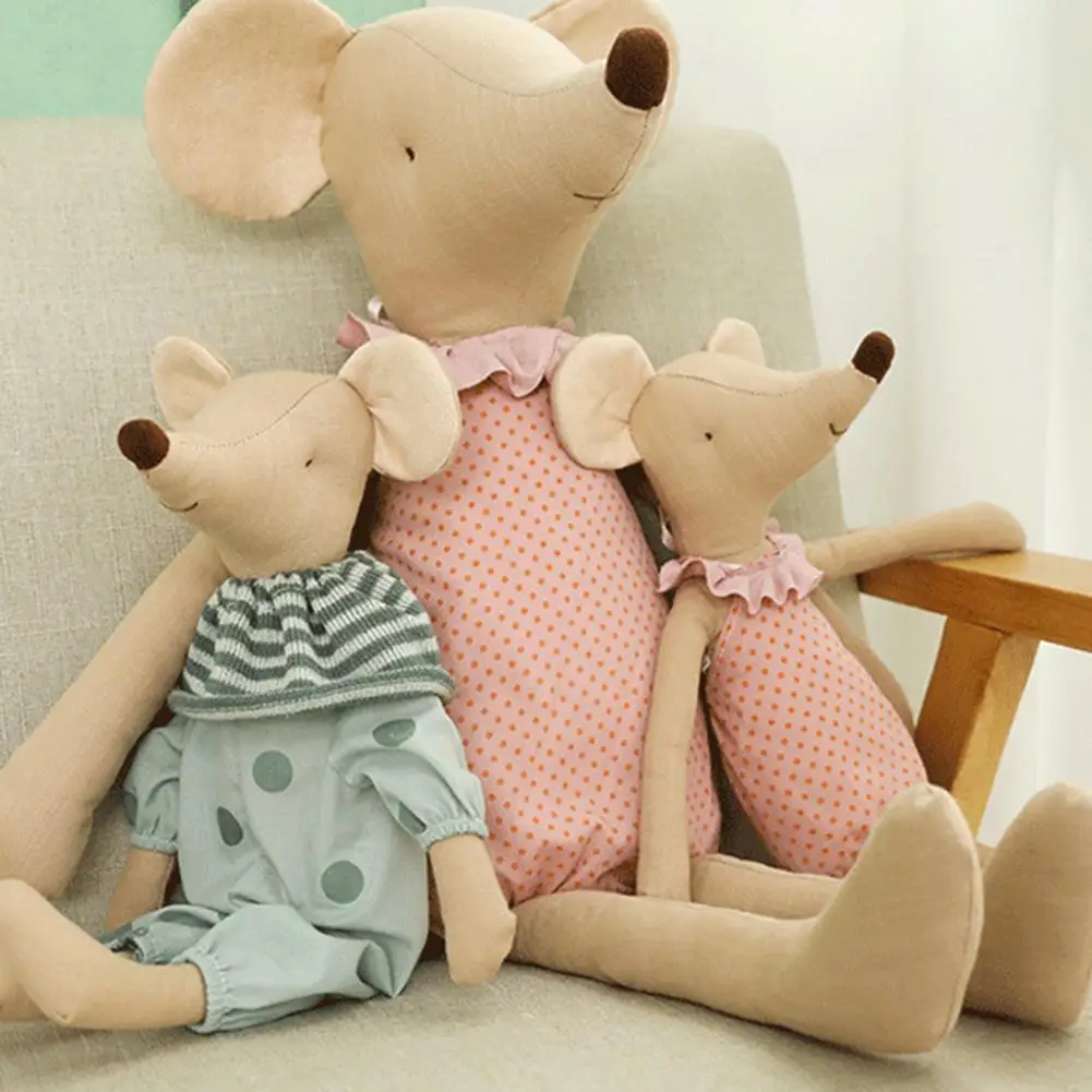 

Милая розовая набивная кукла-мышь в горошек