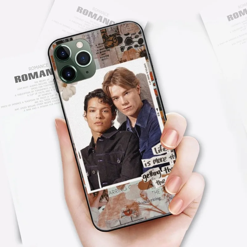 Чехол для телефона Show Young Royals Simon IPhone 14 13 12 11 XS X 8 7 6 Plus Mini Pro Max SE 2022 мягкий черный