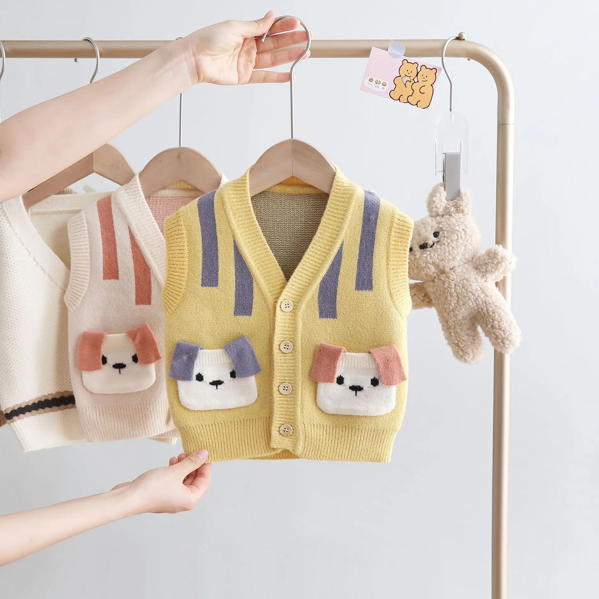 

RiniKinda 2022 Autumn New Baby Floral Sleeveless Coat Cotton Kids Warm Vest For Girls Clothes Fashion Baby Windproof Vest