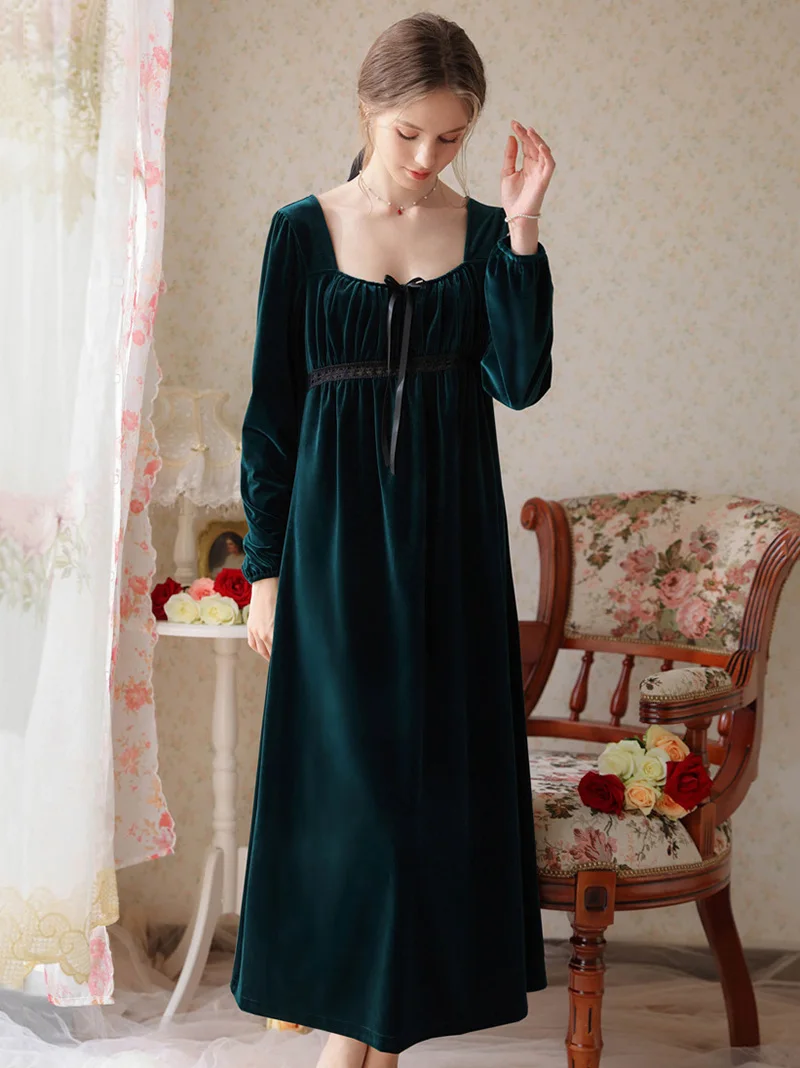 Women Vintage Velvet Long Nightdress Autumn Winter French Court Robe Backless Sleepwear Princess Nightwear Victorian Nightgowns
