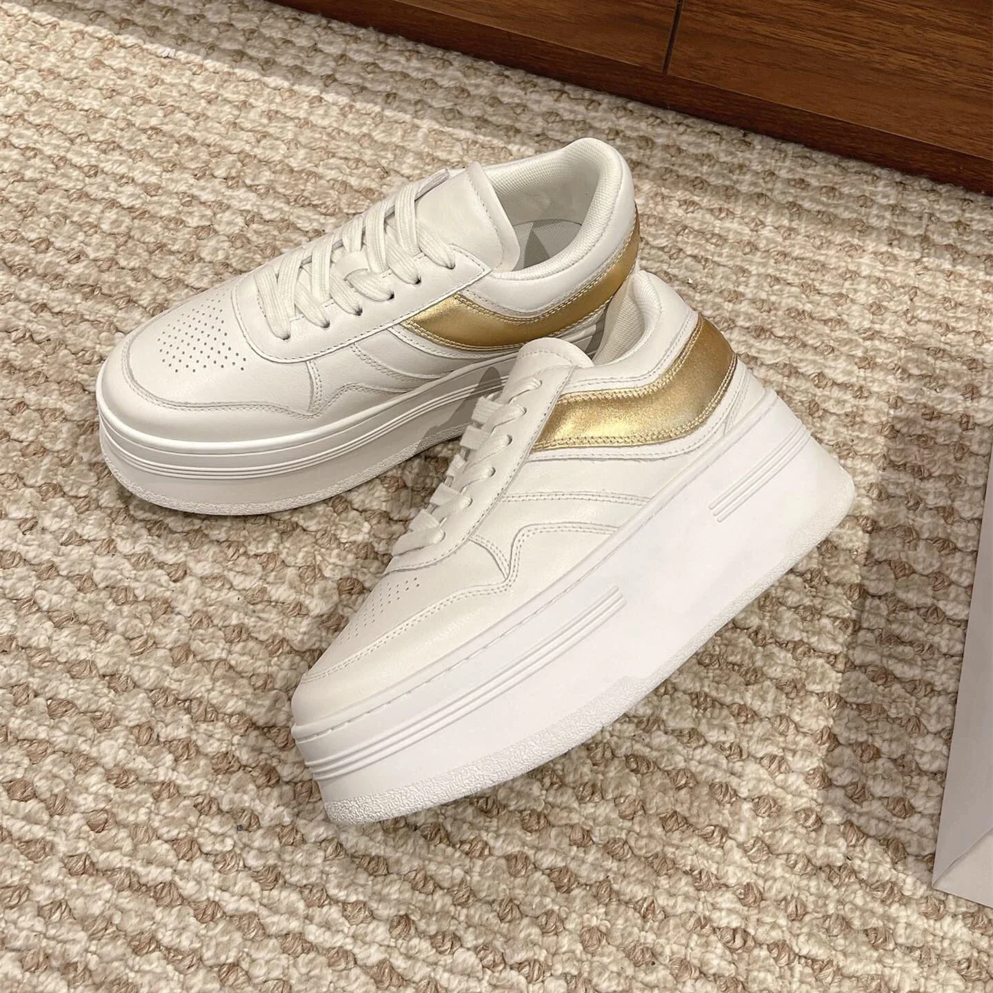 

Женские кроссовки из натуральной кожи, спортивная обувь на плоской платформе, дизайнерская обувь для отдыха, на шнуровке, с круглым носком