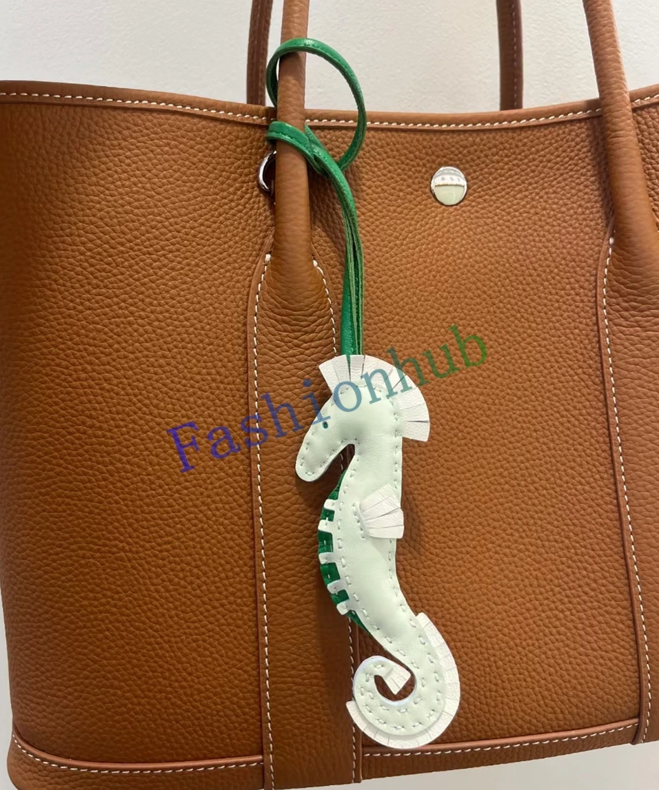 Красивое кожаное украшение в виде капли морского конька подвесное стиле