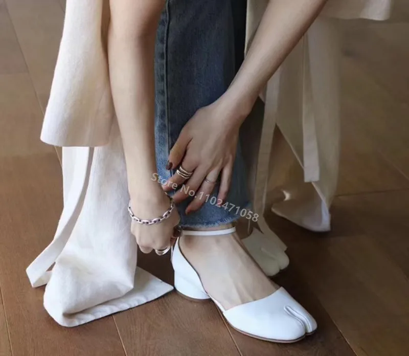 Tabi Shoes for Women 2023 Summer Split Toe Lady Shallow Sandals Horseshoe Flats One Strap Mary Janes Ankle Buckle Strap Sandals