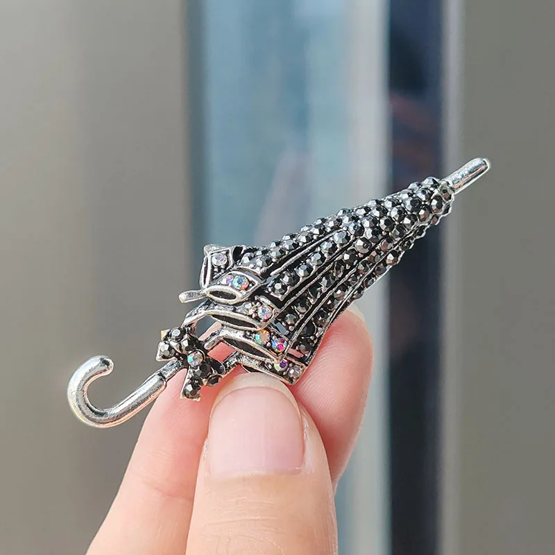 Брошь из искусственной кожи цвет в ассортименте