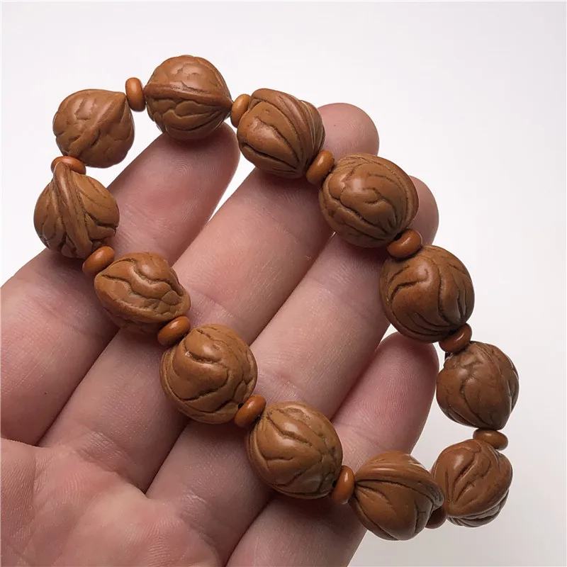 Браслет рыбий глаз из ореха и золота 18 мм слева