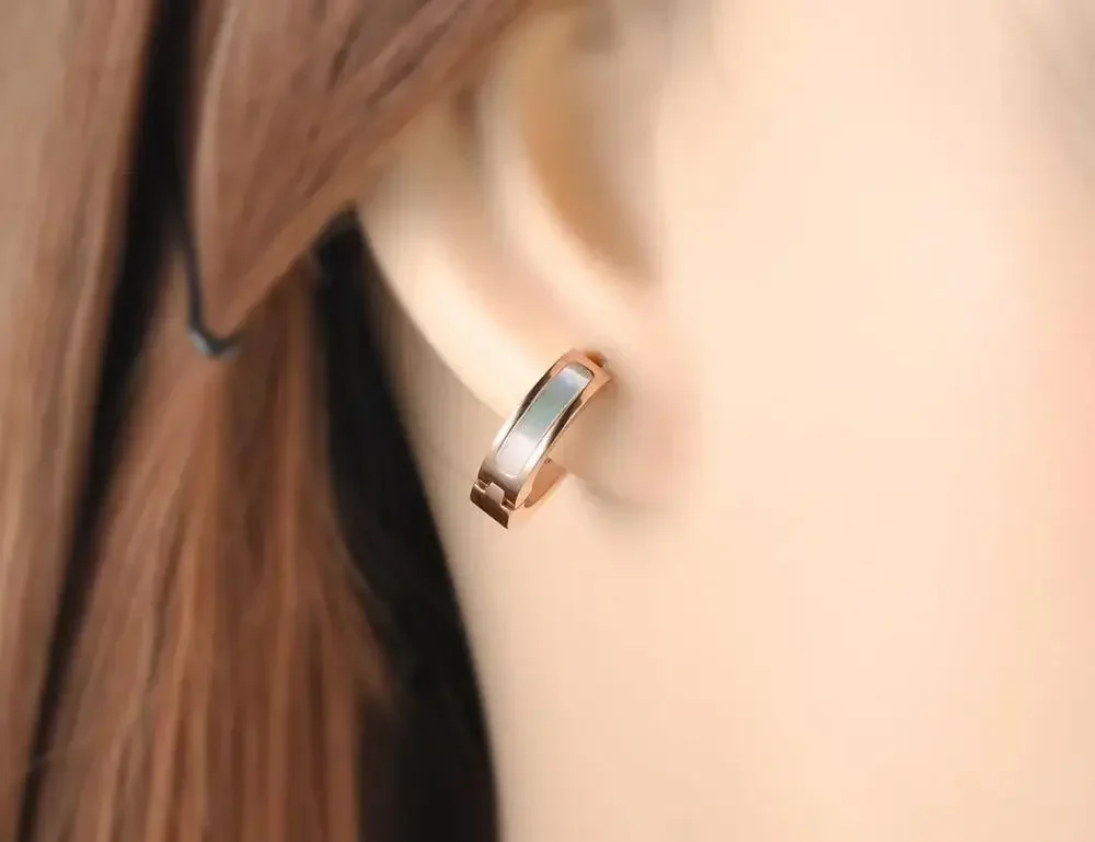 Flyfyp Позолоченные шикарные водонепроницаемые серьги-кольца из нержавеющей стали