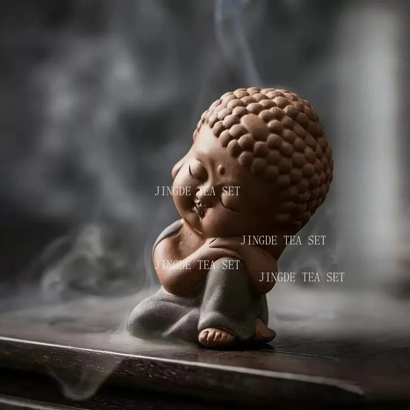 Фото Миниатюрная фигурка Будды из фиолетовой глины, керамическая статуэтка мирного монаха, дзен-декор, подарок для любителей чая, украшение для комнаты медитации №2