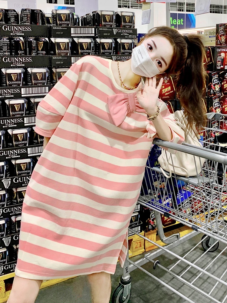 Женское платье-футболка с коротким рукавом круглым вырезом и бантом