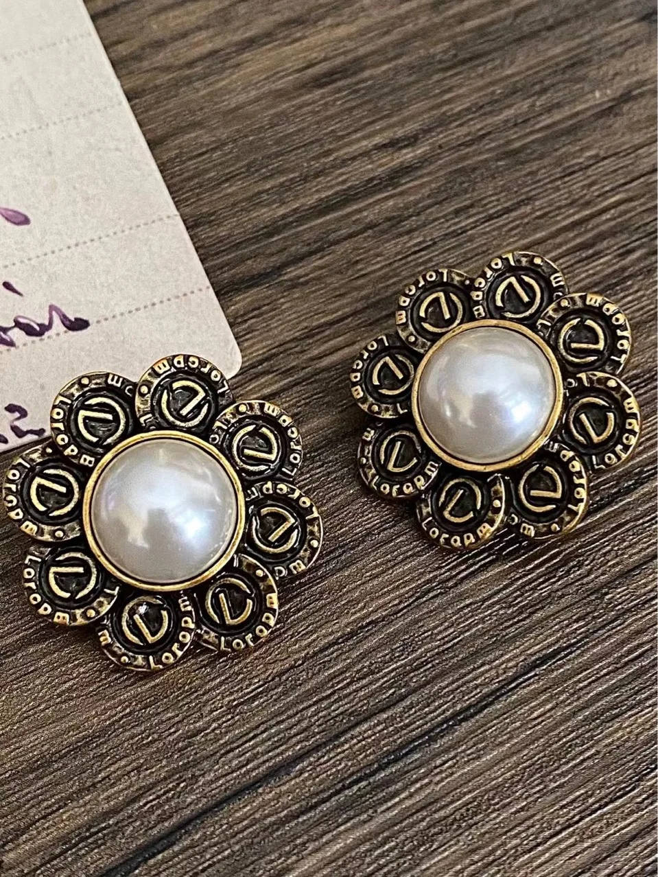 

Vintage flower earrings niche design gold-plated high-end all-match earrings