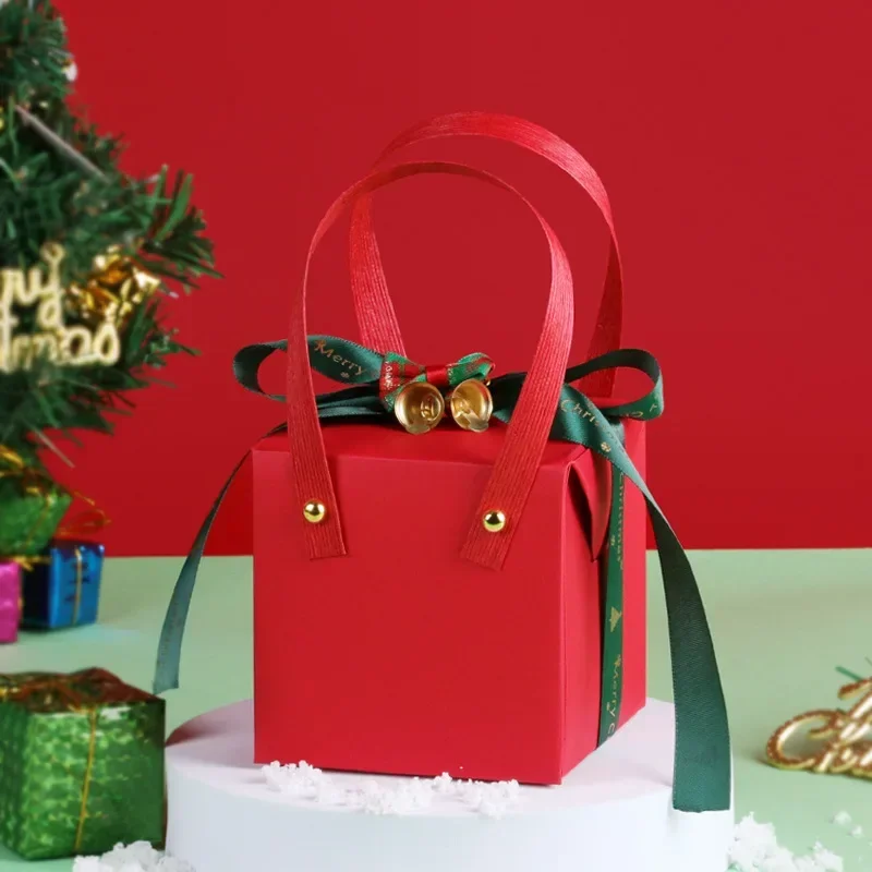 

Рождественская подарочная коробка с яблоками