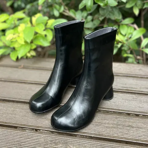 QUTAA Модные женские ботильоны Осенняя обувь из коровьей кожи Зимние высокие каблуки на молнии Леди с круглым носком Сексуальное платье Короткие сапоги 34-42