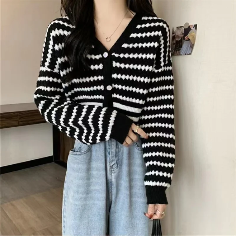 

Women Vintage Knitted Cardigan Autumn Winter Long Sleeves V-neck Casual Sweater Jacket Fashion Y2K Loose Short Sweater Coat Top