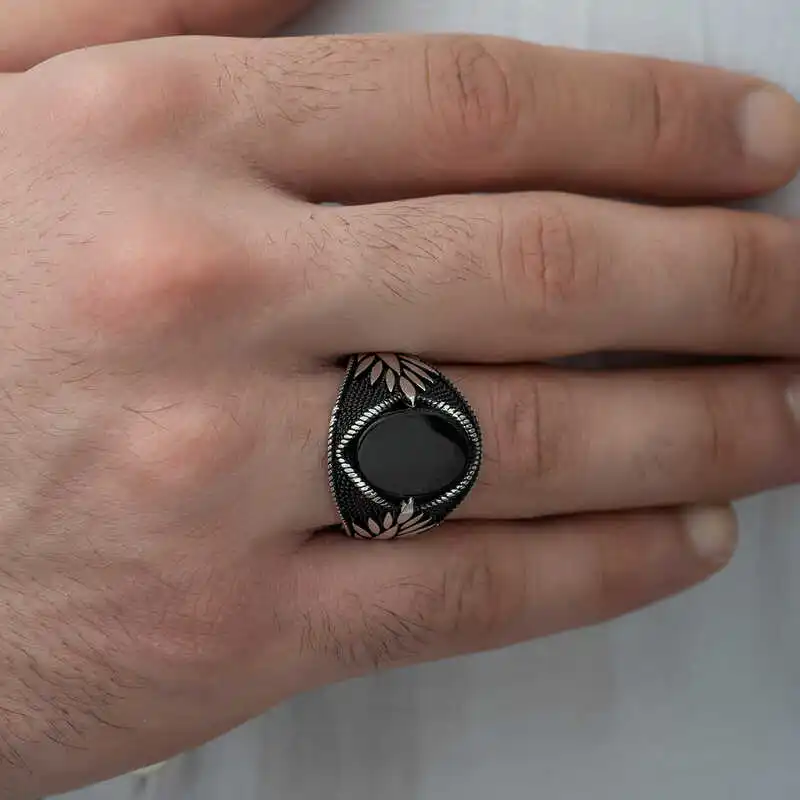 

Tevuli 925 Sterling Silver Onyx Stone Embroidered Men 'S Ring