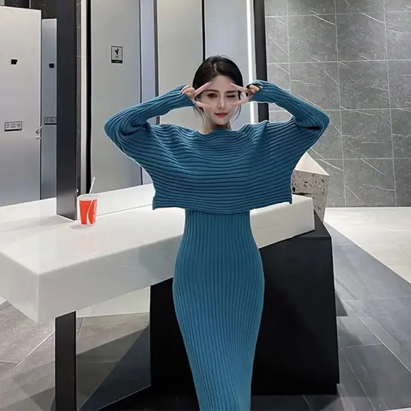 

Fall 2022 loose round neck slim short knitwear top two-piece suit suspender vest skirt slim fitting dress Straight Polyester