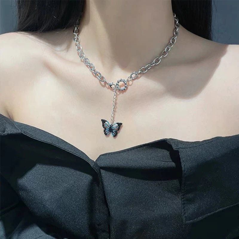 

2022 New Sweet Cool Black Butterfly Necklace Women's Light Luxury Design Clavicle Chain Accessories Simple Trend Necklace