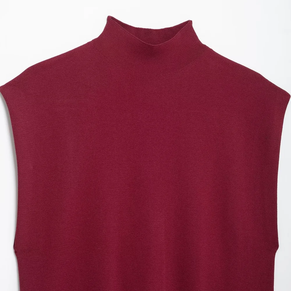 BM&ampMD&ampZA Женский вязаный топ без рукавов с воротником-стойкой и расклешенной