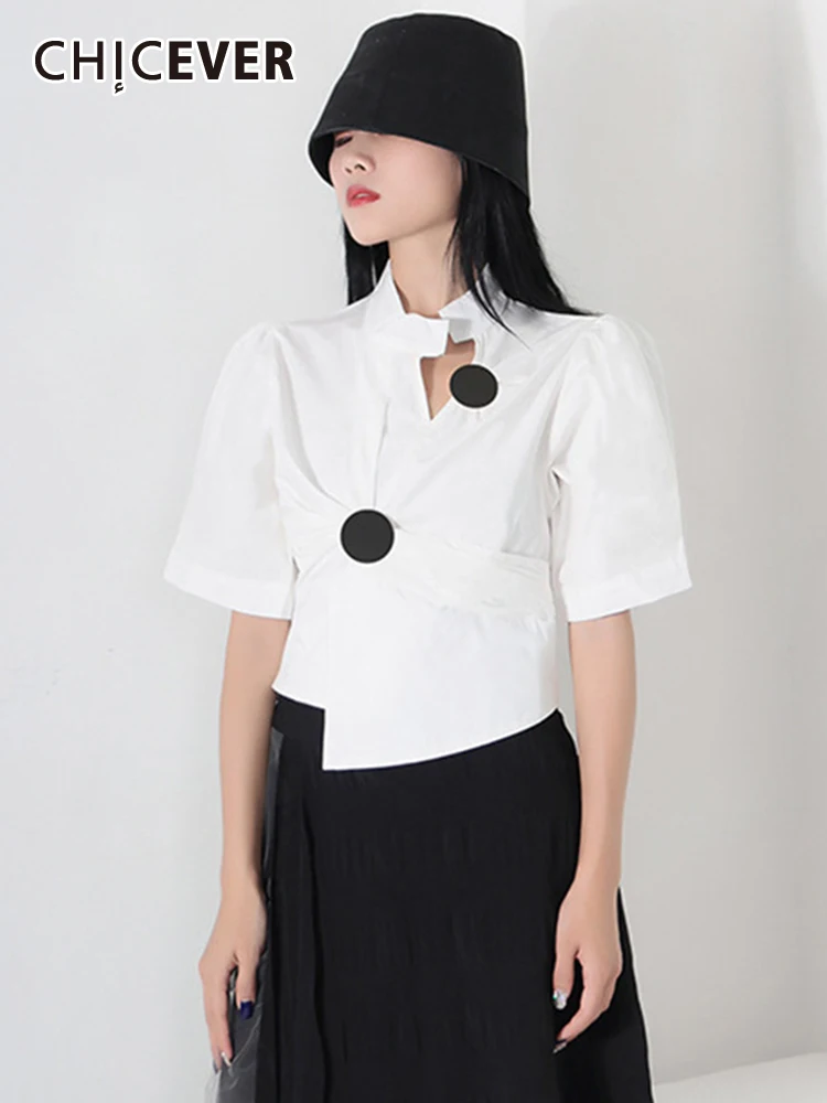 

CHICEVER белая Минималистичная рубашка для женщин асимметричный воротник короткий рукав высокая Талия Лоскутная пуговица рубашки для похуден...