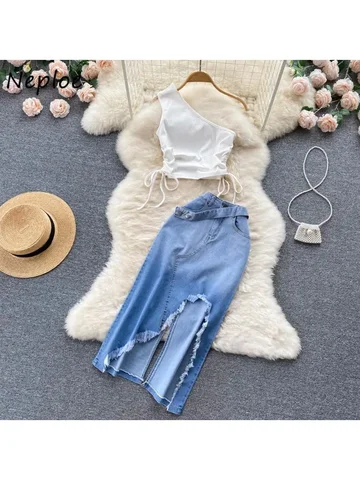 Neploe E-Girls Летний комплект из двух предметов Femme Плиссированная кружевная майка с косыми плечами Нерегулярная джинсовая полуюбка с разрезом с необработанными краями