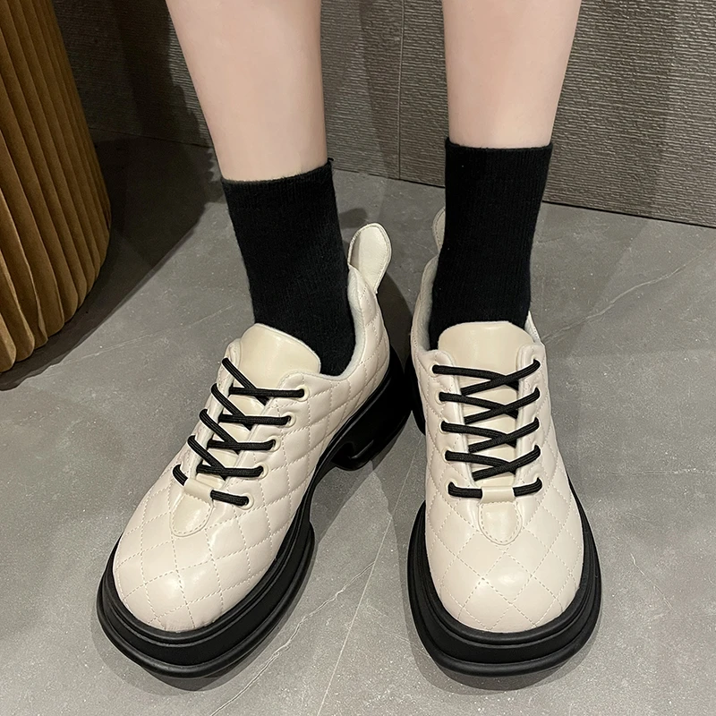 Женские повседневные кроссовки на платформе однотонные классические со