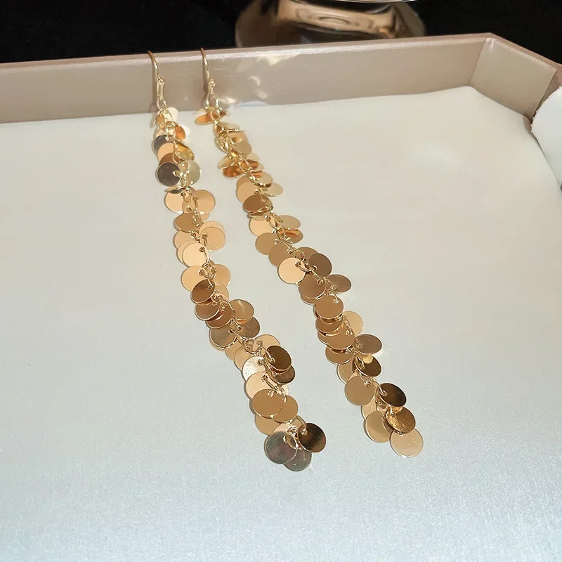 Длинные серьги с кисточками и блестками модным индивидуальным дизайном