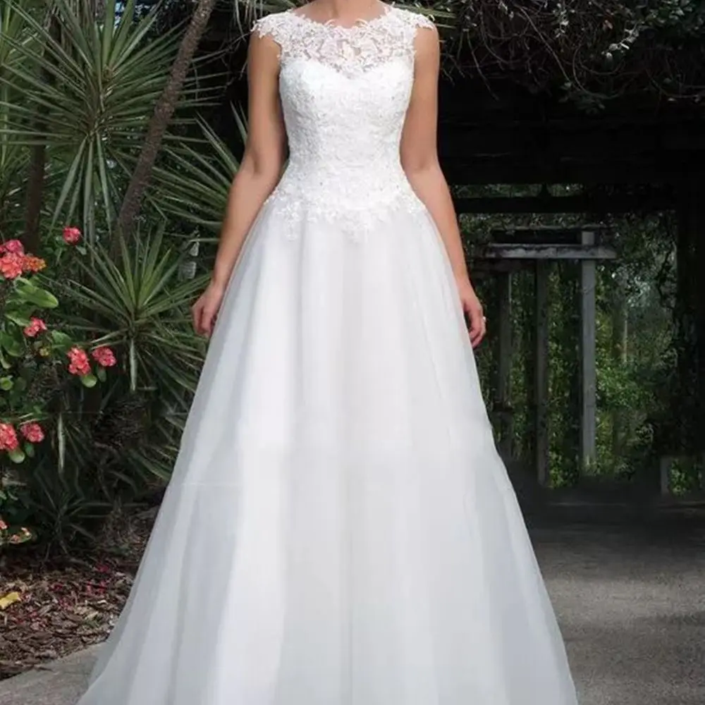 

2022 Tulle Gown White Lace Neckline A-Line Wedding Dresses Scoop Lace up Back Floor Length Bridal Gowns Custom
