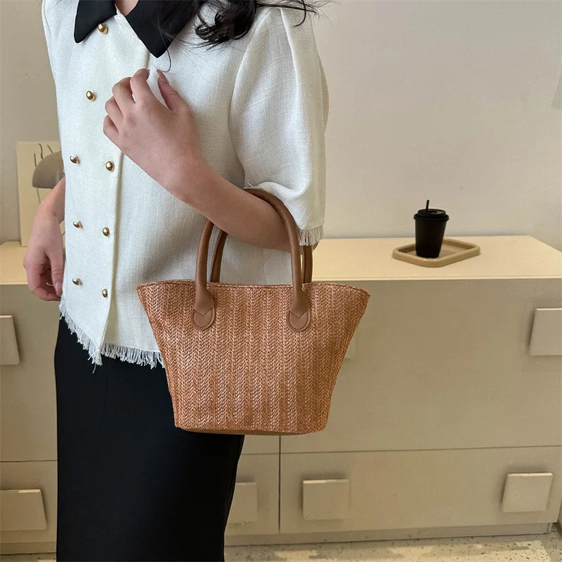 

In The Spring of 2023 The New Fashion Handbag Bag Is Designed By A Female Minority Which Is Casual Simple and Lcapacity Tote Bag