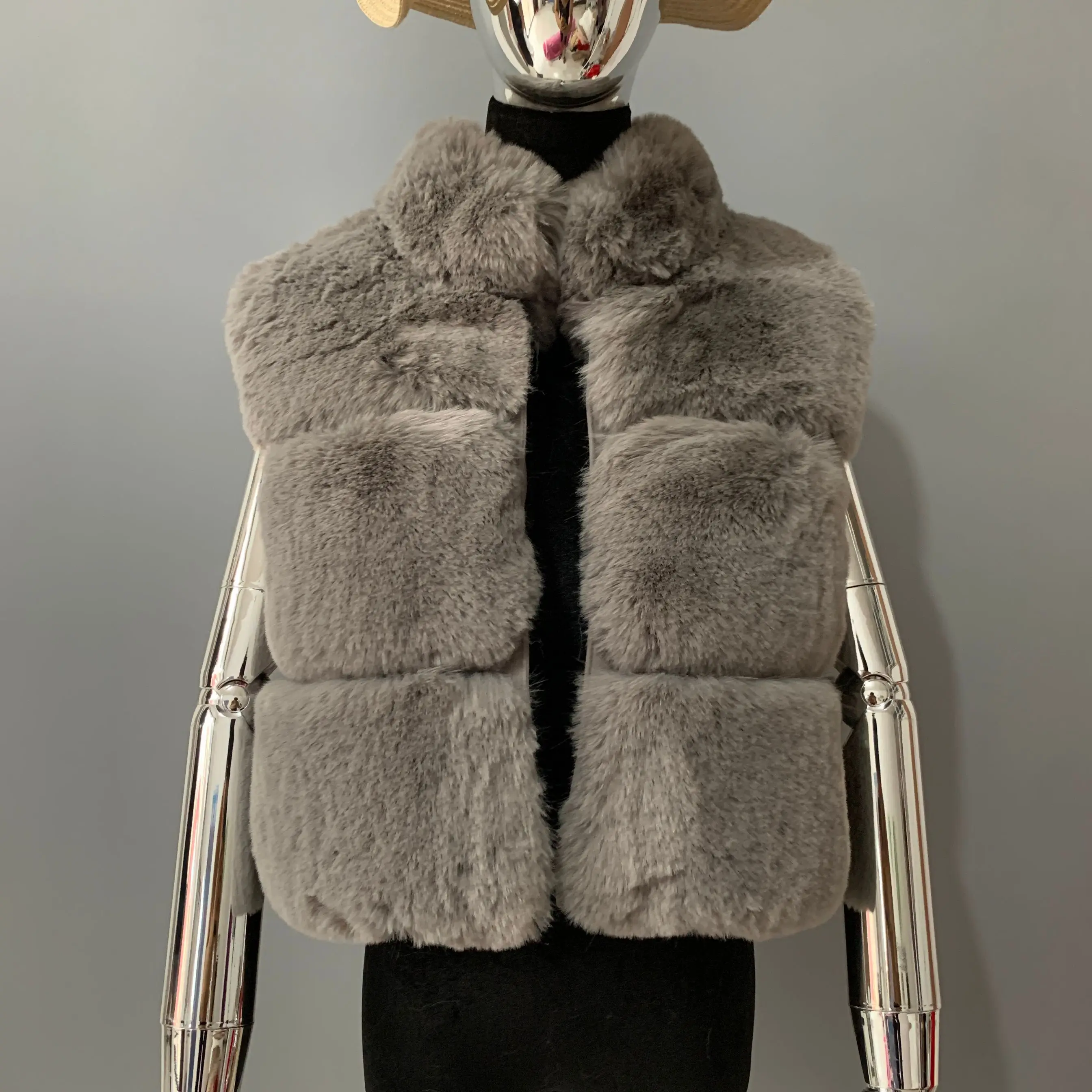 Рисунок 6 - Новый модный жилет из искусственного