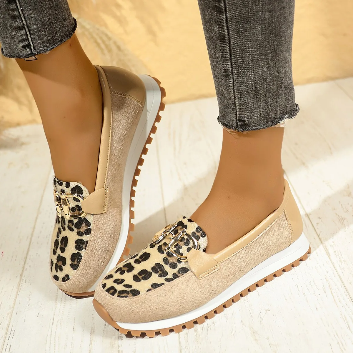 Женские кроссовки новинка 2024 низкие туфли с круглым носком на толстой подошве