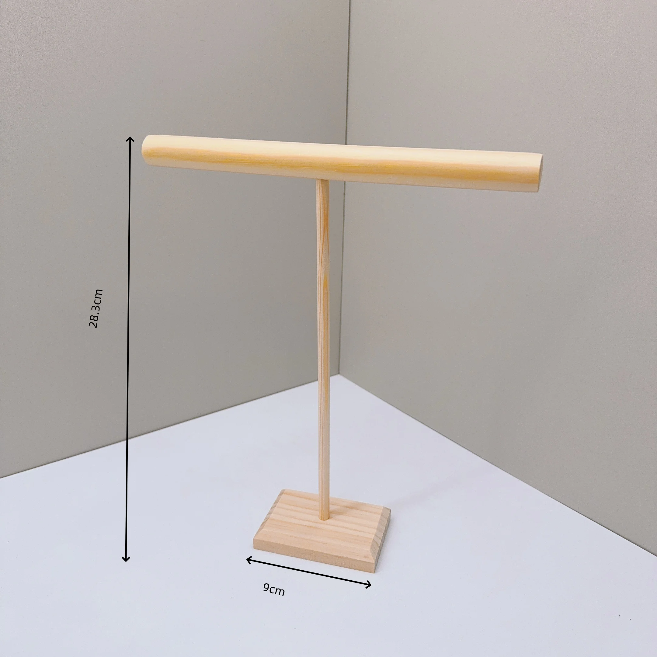 

Деревянный подставка для украшений