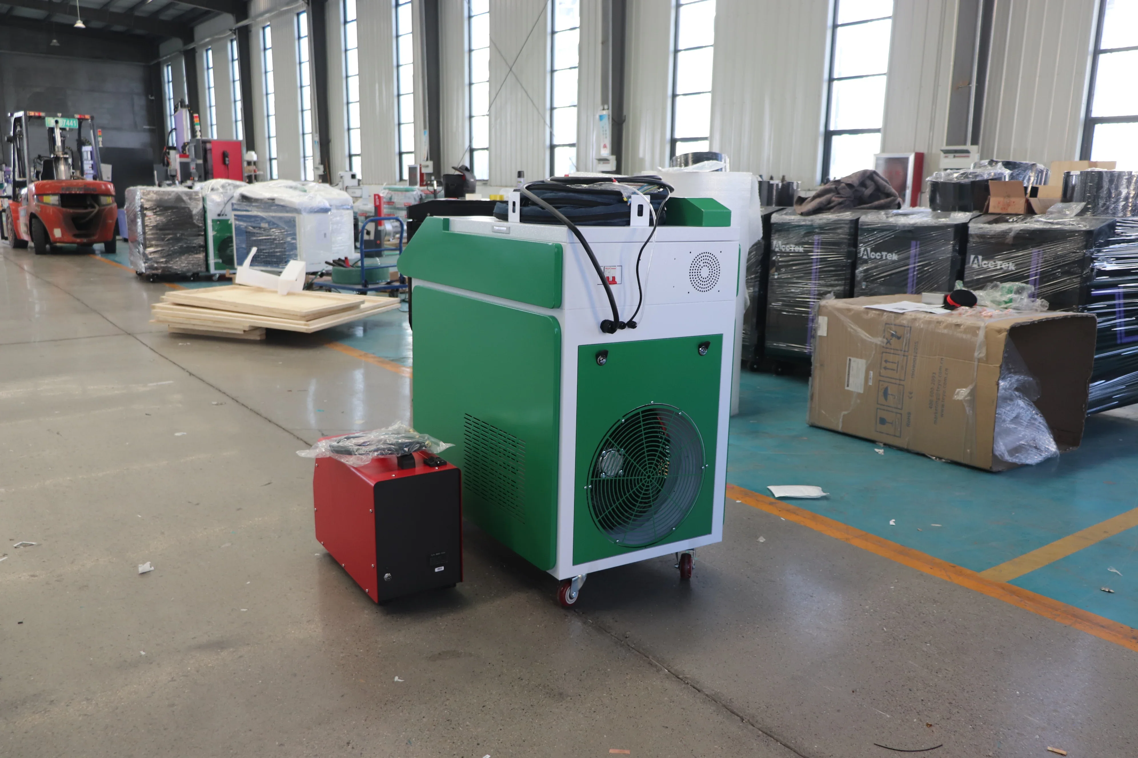 Простая в эксплуатации ручная лазерная чистящая машина 2000 Вт для удаления