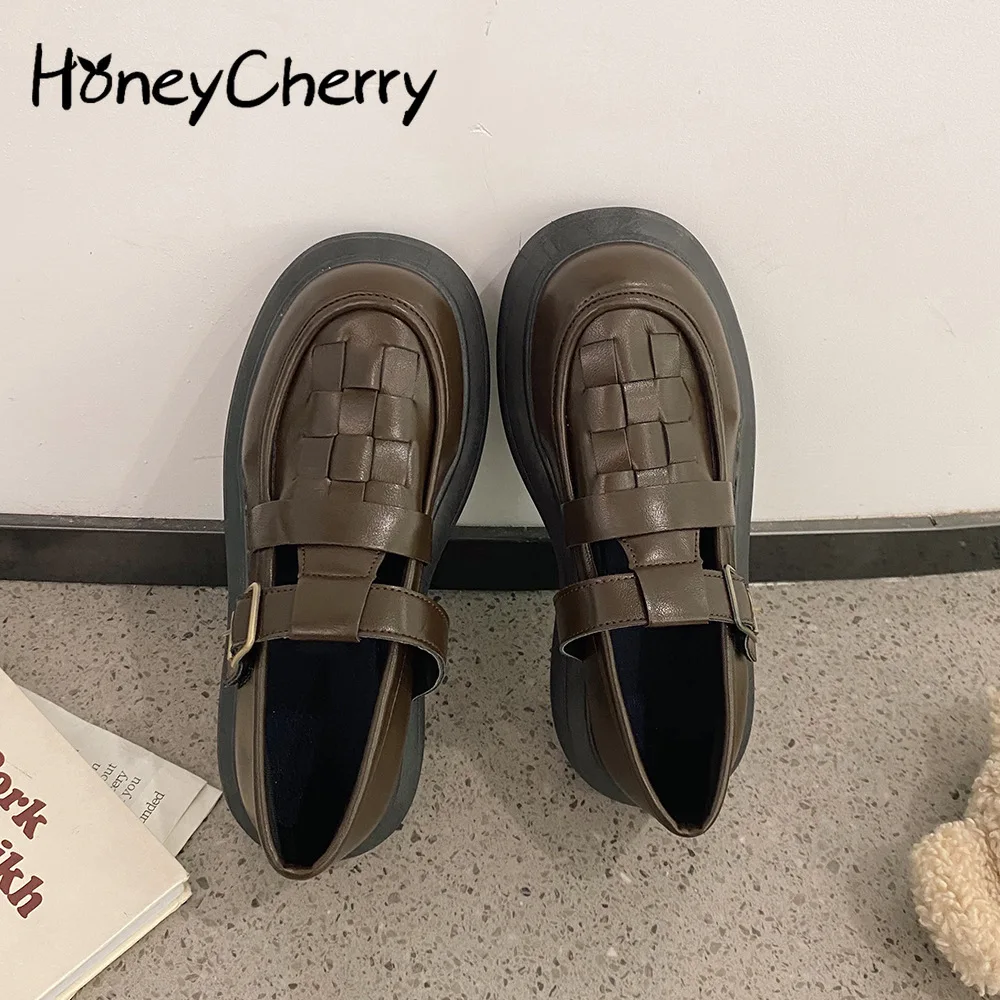 

Thick-soled small leather shoes women's spring 2022 new retro British style fashion trend walking out to increase the shoes