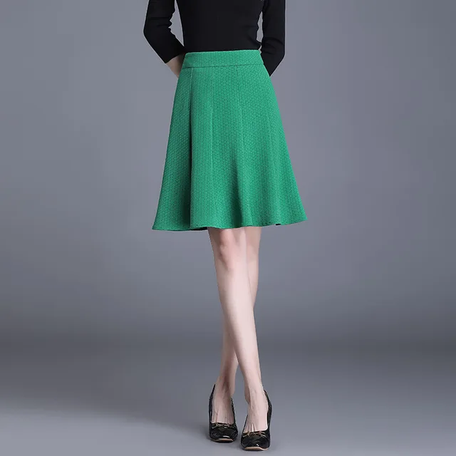 Юбки женские шелковые летние. Темно зеленая шелковая юбка. Темно зеленая юбка шелковая женская. Темно-зеленая шелковая юбка купить.