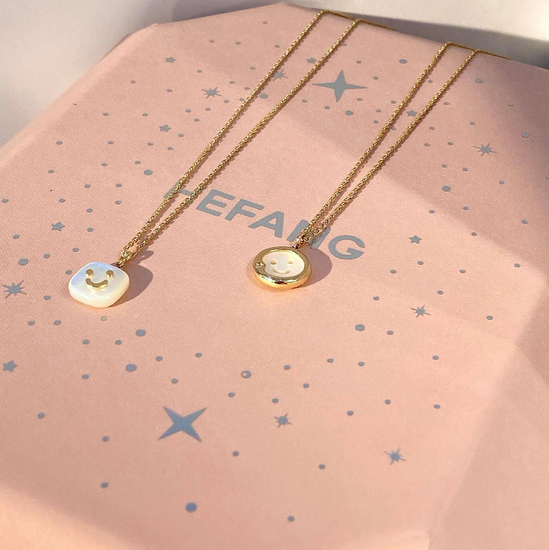 Hefang Where Is the Fritillary Smiley Face Necklace Smile Bracelet Light Luxury Advanced Design Sense Choker