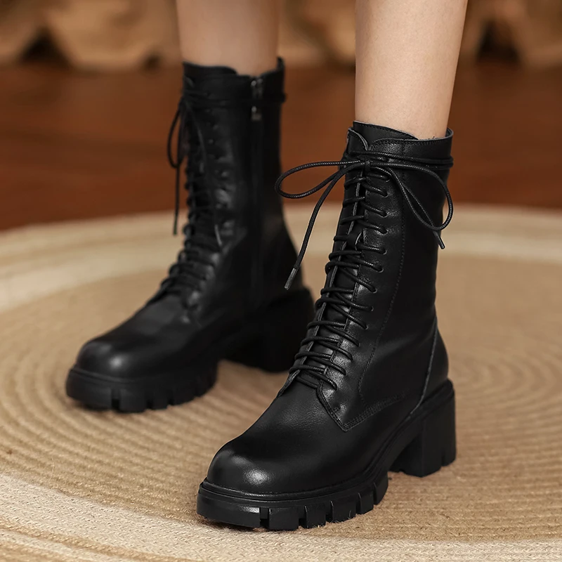 

Женские ботинки до середины икры, на толстой подошве, со шнуровкой