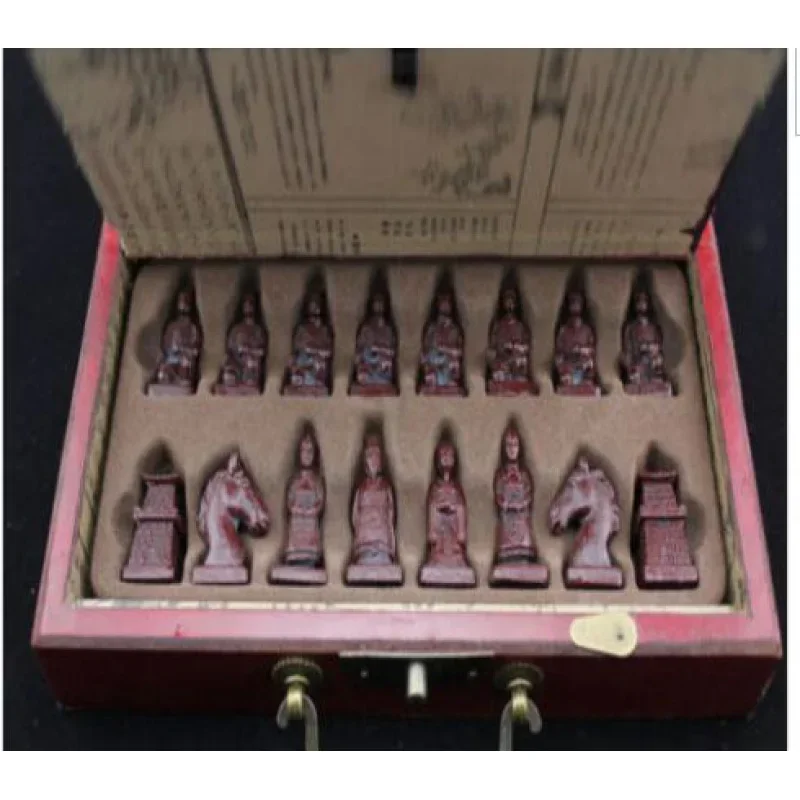 Шахматы терракотовые 32 шт. в красной коробке бронзовая фабрика Чистая латунь