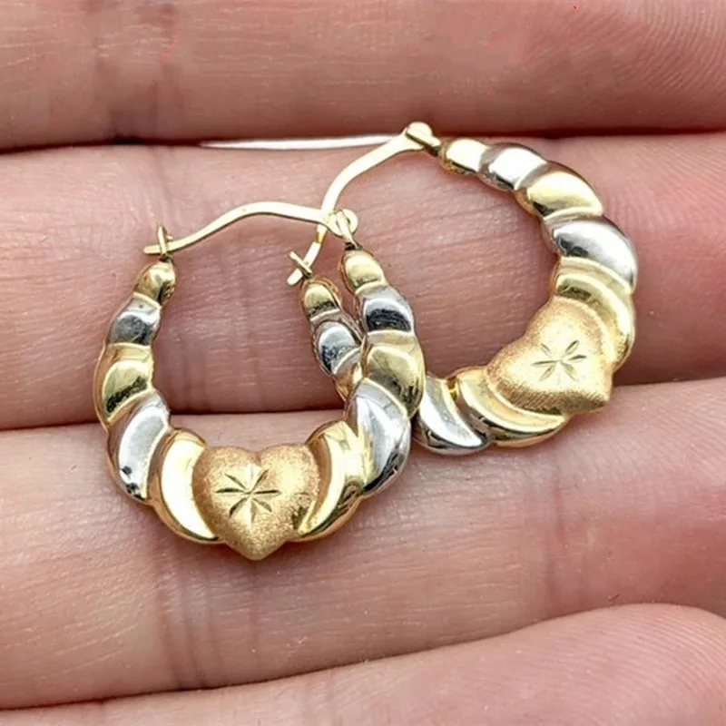 

Delicate Gold Colors Hoop Earrings Classic Metal Two Tone Engraving Heart Earrings for Women Party Jewelry