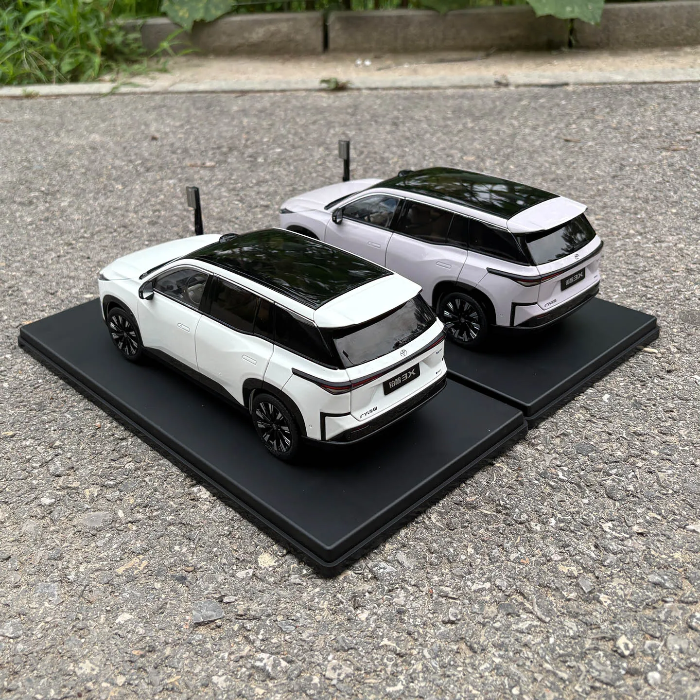 Масштабная модель 1:18, Toyota bZ3X EV, электрический внедорожник, литая модель автомобиля для демонстрации, подарков и коллекций (art.: 3920dc602e708) - 3920dc602e708