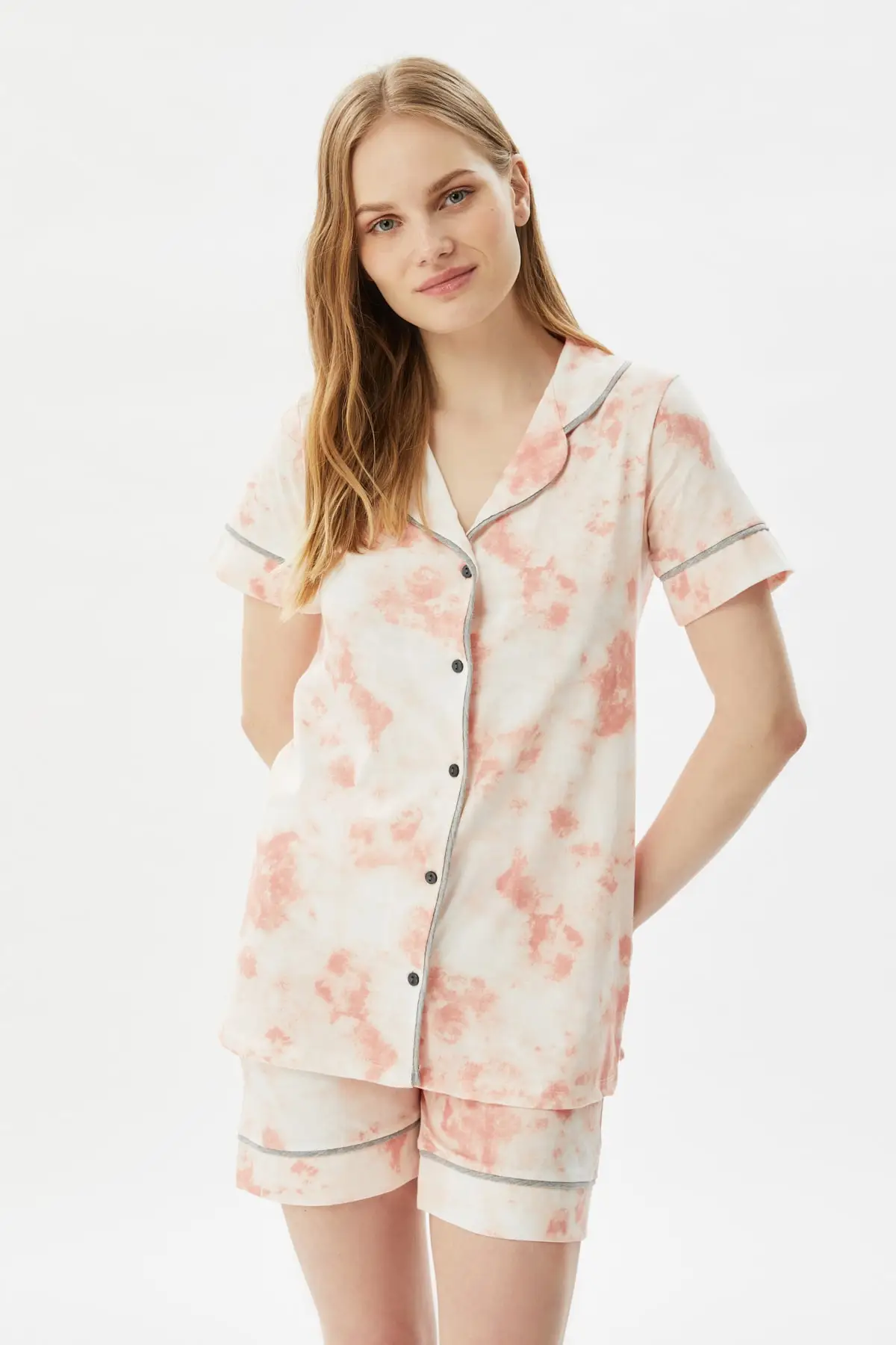 

Trendyol Batik Patterned Knitted Pajamas Set THMSS21PT1193