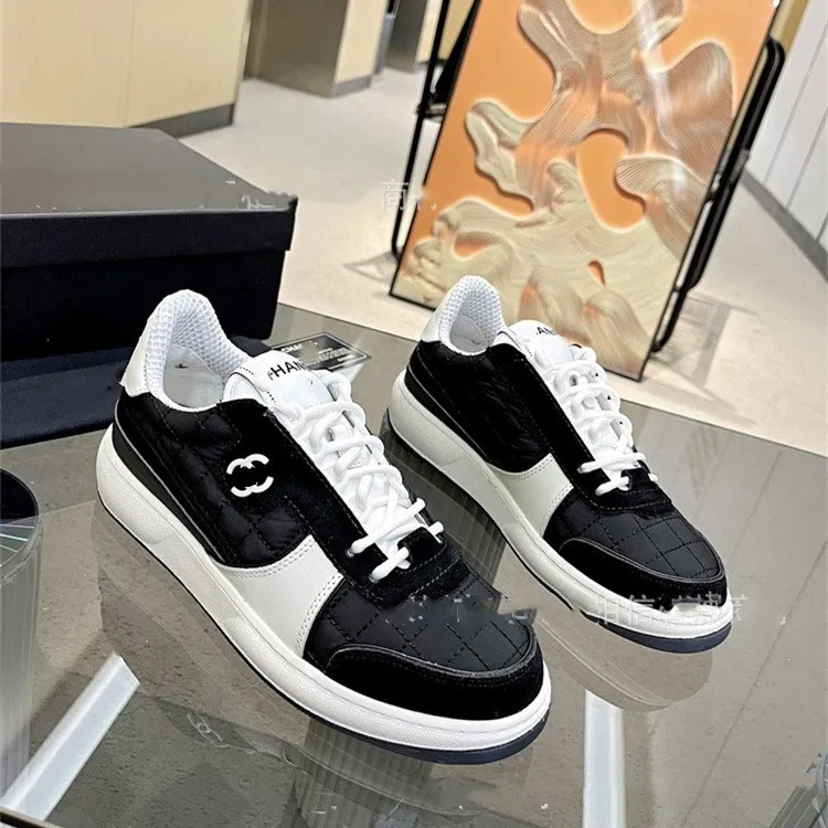 

Luxury Women's Shoes Small Fragrant Wind Black White Panda 2023 New Casual Sports Thick Soled Raised Flat Sole Board Shoes