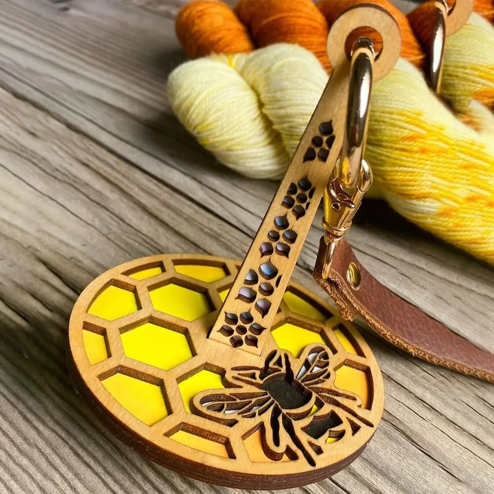 Деревянный портативный держатель для пряжи с кожаным ремешком предотвращает